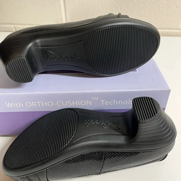 Black Women's Comfort Heel Pumps with Floral Accent NEW in box with xtra insoles - Picture 6 of 7